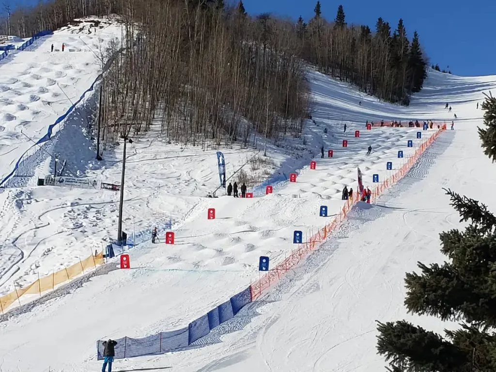 club and provincal mogul course at canyon